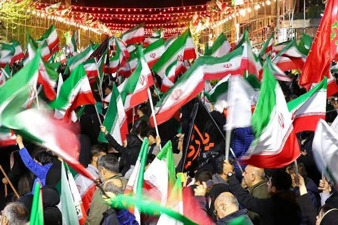 قاضی دادگستری اردستان خطاب به مدیران: نان این نظام را میخورید، وقت هزینه دادن کجایید؟